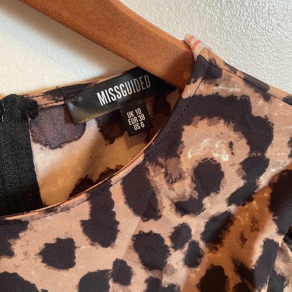 leopard print crop top with puffed sleeves by Misguided - Picture 2 of 3